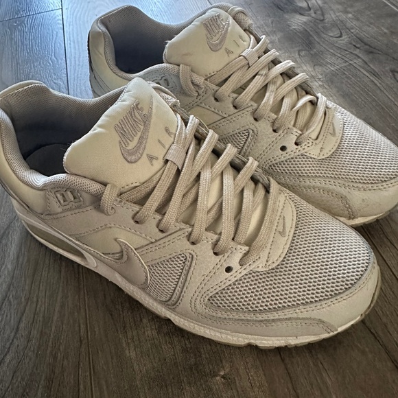 Women’s Nike Air Max - Picture 1 of 4